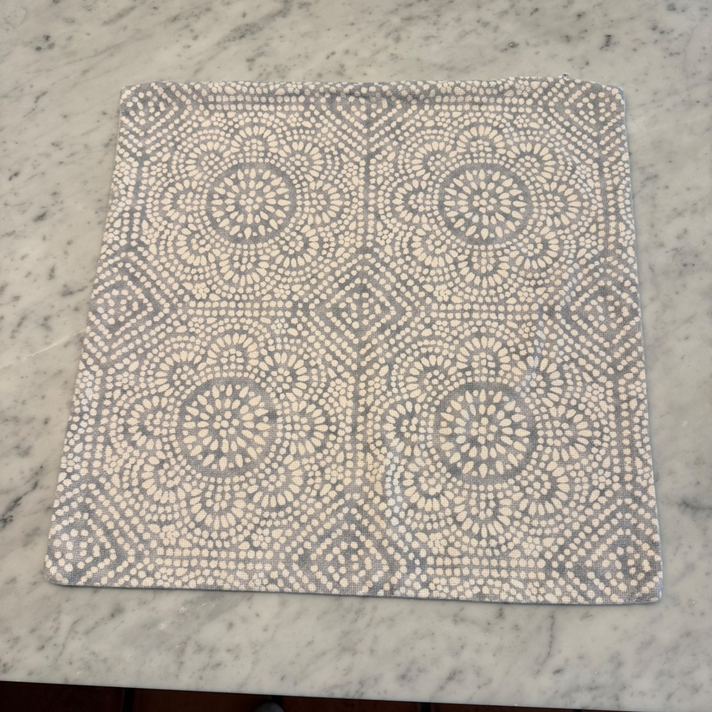 Pottery Barn Blue Ivory Medallion Dotted Woven 22" Square Pillow Covers Set of 2 - Picture 10 of 10